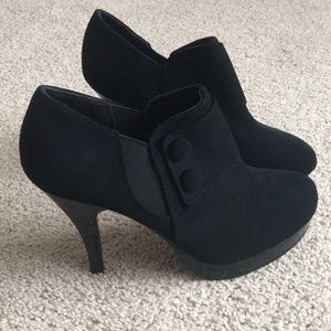 Size 8 black booties